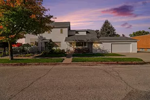 201 N Rowe St, Ludington, MI 49431 - Photo 1