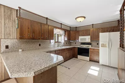 5885 E Summit Avenue, Fruitport, MI 49415 - Photo 7