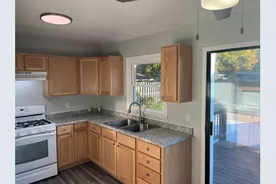 252 N 23rd Street N, Springfield, MI 49037 - Photo 5