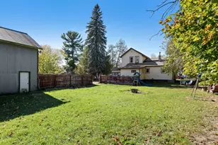 127 S Oak St, Evart, MI 49631 - Photo 7