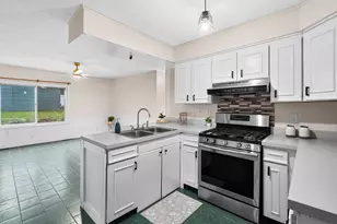 236 E Center St, Coloma, MI 49038 - Photo 7