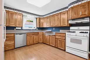 302 W Beryl St, Scottville, MI 49454 - Photo 3