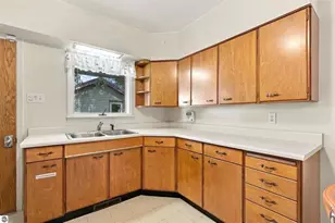 107 Sunset Ave, Cadillac, MI 49601 - Photo 17