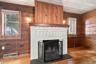 107 Sunset Ave, Cadillac, MI 49601 - Photo 9