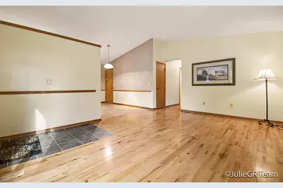 4690 Millhaven Drive SE, Kentwood, MI 49548 - Photo 5