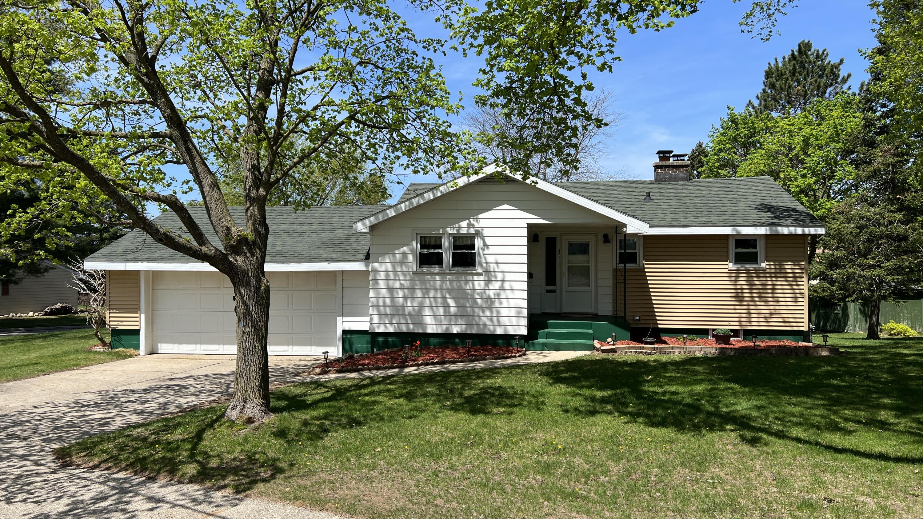 386 Marble St, Cadillac, MI 49601 - MLS 22018352 - Coldwell Banker