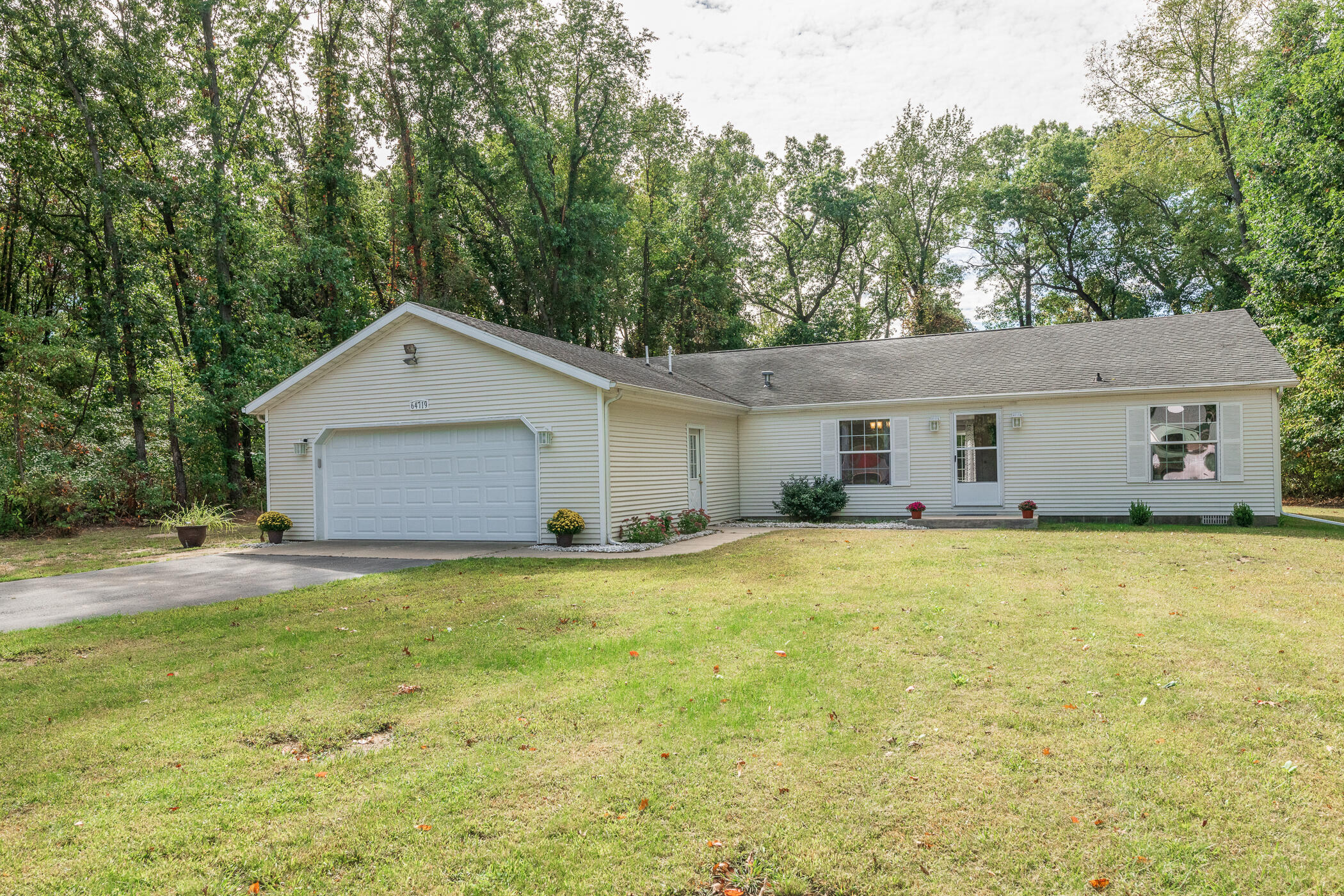 64719 Winterwoods Dr, Lawton, MI 49065 MLS 22041898 Coldwell Banker