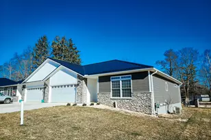 249 Glei Ct, Hillsdale, MI 49242 - Photo 1