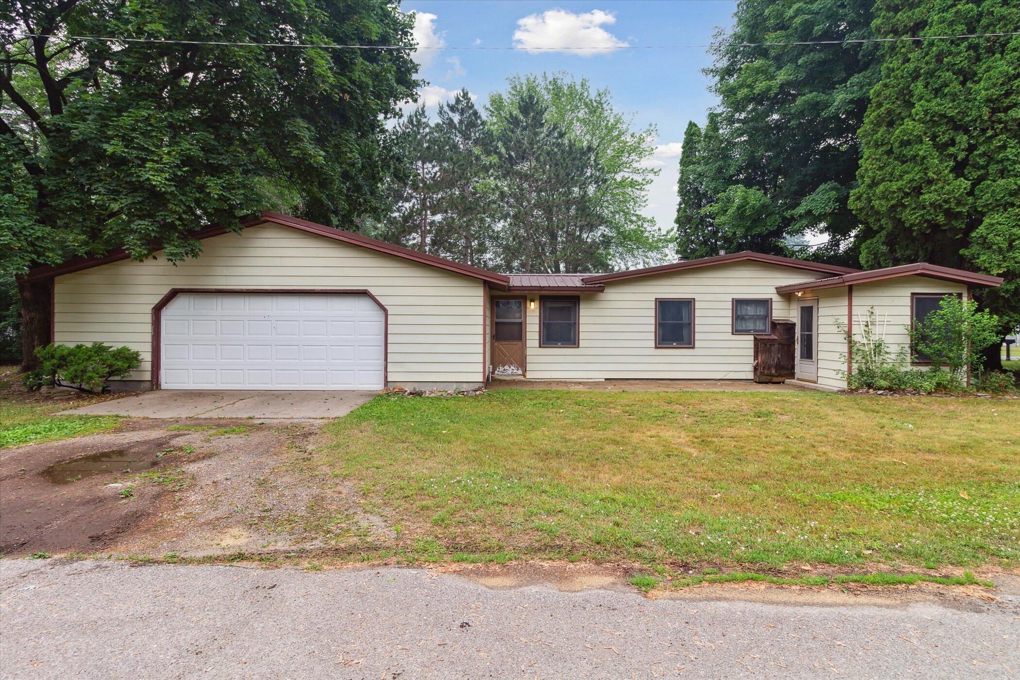 503 W Pine St, Edmore, MI 48829 MLS 23022532 Coldwell Banker