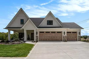 8422 Ravinewood Dr, Jenison, MI 49428 - Photo 1