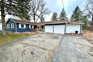 726 Cambridge Dr, Battle Creek, MI 49015 - Photo 1