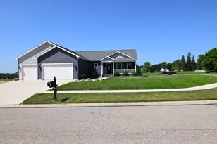 28 Hunting Trail Ave, Quincy, MI 49082 - Photo 1