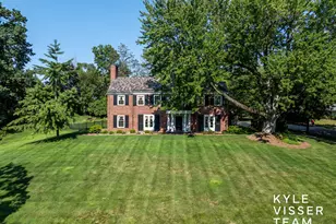 31 Mayfair Dr NE, Grand Rapids, MI 49503 - Photo 1