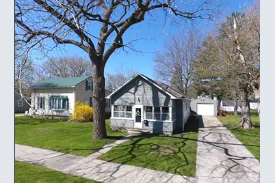 704 S Clinton Avenue, Saint Johns, MI 48879 - Photo 1