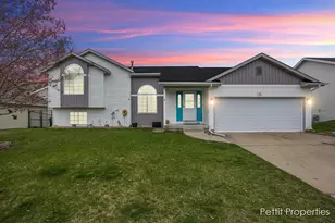 639 Sunset Hills Dr, Middleville, MI 49333 - Photo 1