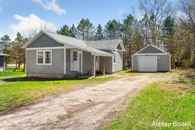 206 W 44th Street, Fremont, MI 49412 - Photo 1