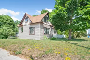 826 Chestnut St, Cadillac, MI 49601 - Photo 1