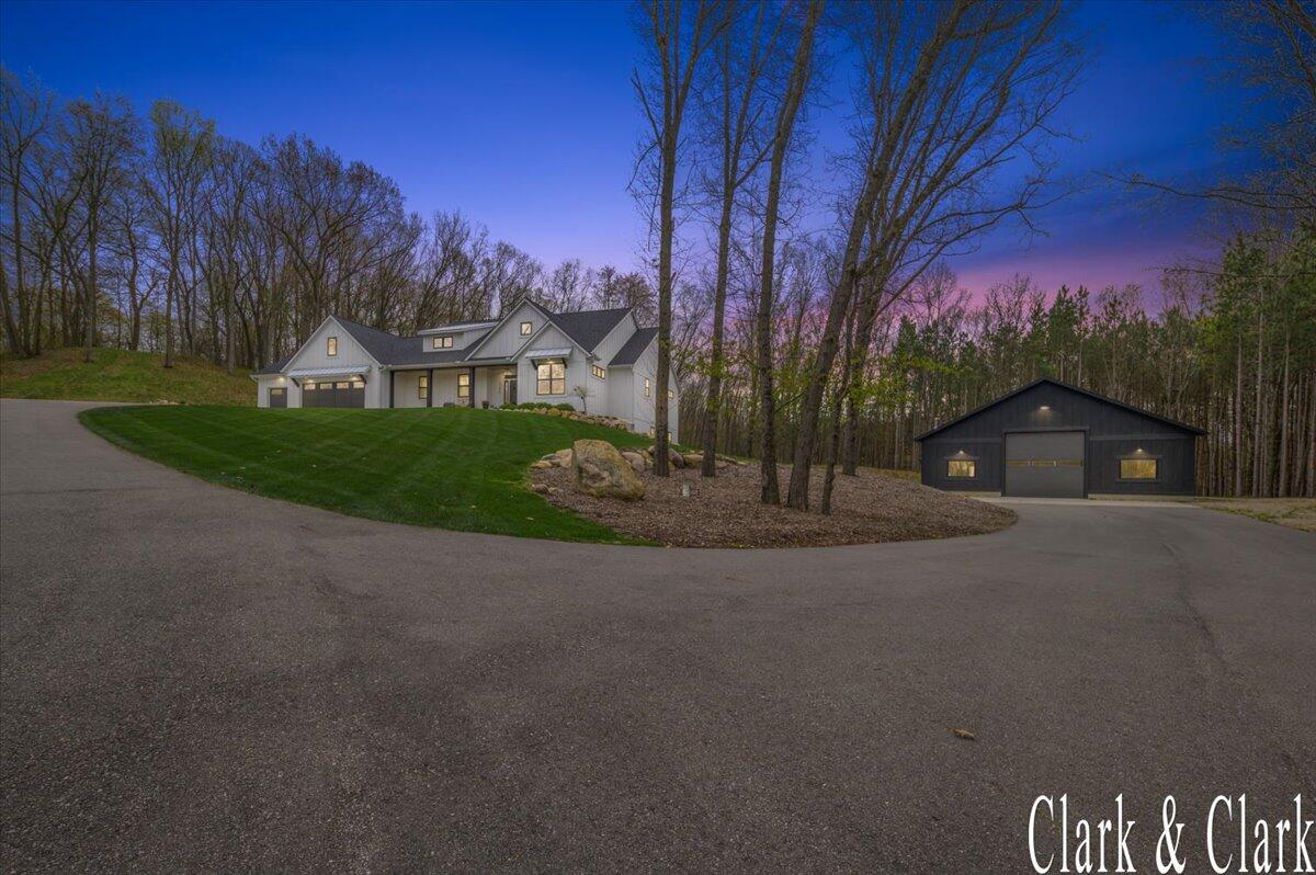 10678 Rabbit Ridge Ct 10678 Kissing Ridge Dr SE, Lowell, MI 49331 - MLS 25019602 - Coldwell ...