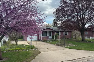 1005 Meadowlane Dr, Sturgis, MI 49091 - Photo 1