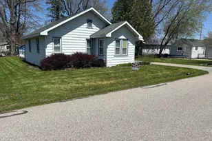 127 Sandpiper Ave, Houghton Lake, MI 48629 - Photo 1