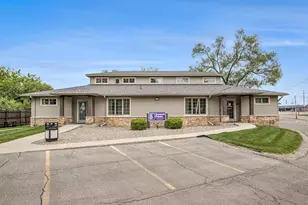 215 Roosevelt Ave E, Battle Creek, MI 49037 - Photo 1