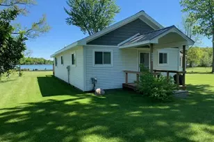 996 Lakeview Dr, Brooklyn, MI 49230 - Photo 1