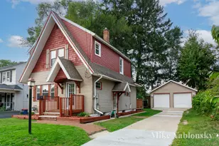 465 Kenwood Street NE, Grand Rapids, MI 49505 - Photo 1