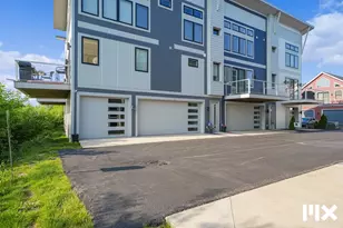 627 Fairview Ave NE, Grand Rapids, MI 49503 - Photo 1