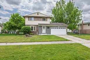 43537 Lynnwood Ct, Canton, MI 48187 - Photo 1