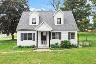 524 Kiddville St, Belding, MI 48809 - Photo 1