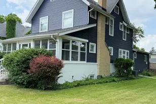 423 E Prairie St, Vicksburg, MI 49097 - Photo 1