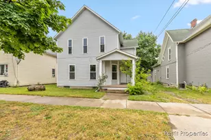558 Fremont Ave NW, Grand Rapids, MI 49504 - Photo 1