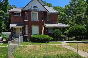 702 N Superior St, Albion, MI 49224 - Photo 1