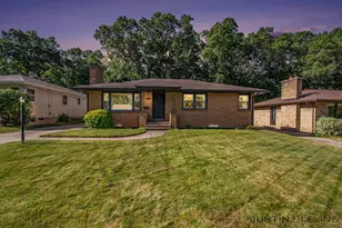 1538 10th St NW, Grand Rapids, MI 49504 - Photo 1