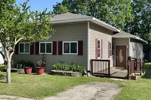 204 4th St, Ludington, MI 49431 - Photo 1