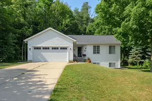 152 Summit Dr, Allegan, MI 49010 - Photo 1