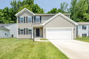 549 N Cygnet Lake Dr, Benton Harbor, MI 49022 - Photo 1