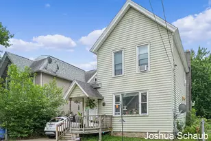 908 Chatham St NW, Grand Rapids, MI 49504 - Photo 1