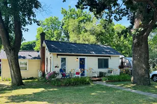 609 E Van Deinse St, Greenville, MI 48838 - Photo 1