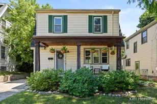 44 Auburn Ave NE, Grand Rapids, MI 49503 - Photo 1