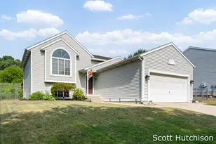 187 Rollingwood Dr, Rockford, MI 49341 - Photo 1