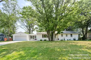 116 Loch Lomond Ave NE, Grand Rapids, MI 49546 - Photo 1