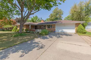 916 Hillcrest Dr, Adrian, MI 49221 - Photo 1