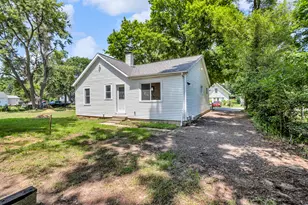 105 Trumble Ave, Jackson, MI 49203 - Photo 1