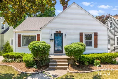 323 Baynton Avenue NE, Grand Rapids, MI 49503 - Photo 1