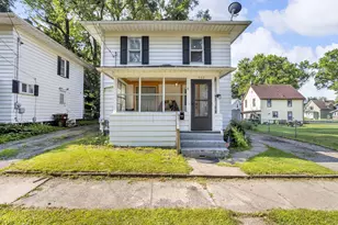 909 Hallett St, Jackson, MI 49202 - Photo 1