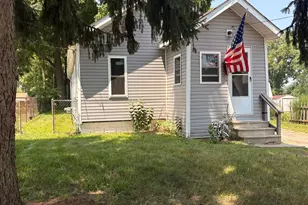 709 Kinney Rd, Pontiac, MI 48340 - Photo 1