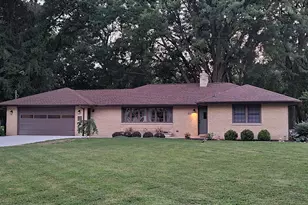 811 Thomas St, Plainwell, MI 49080 - Photo 1