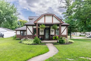 357 Riddle St, Howell, MI 48843 - Photo 1