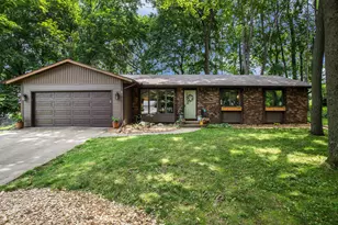 910 Wooded Ln, Marshall, MI 49068 - Photo 1